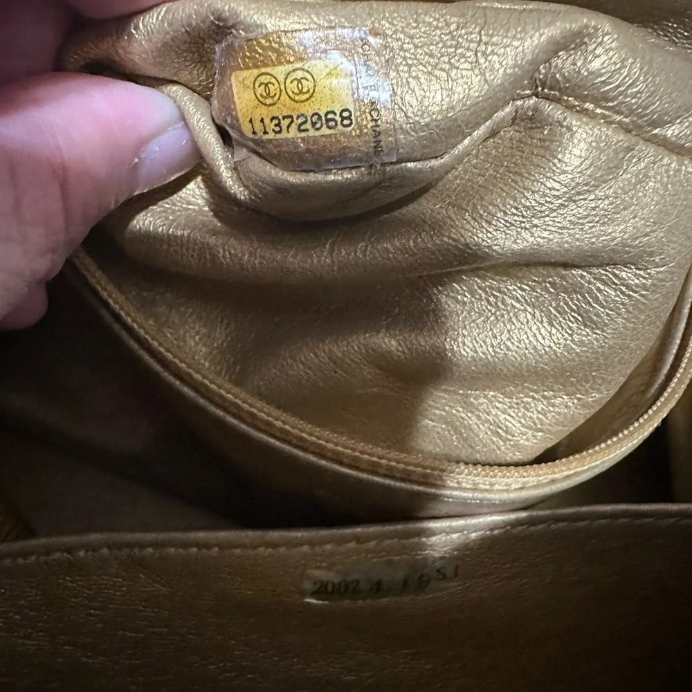 CHANEL ❤️🌟11372068 METTALIC GOLD BOWLING BAG W/ LEATHER LINED INTERIOR⭐️ - Picture 13 of 14